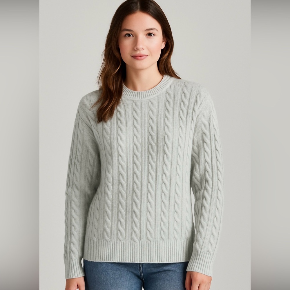Hollister Women’s Cable Knit Sweater Gray Medium